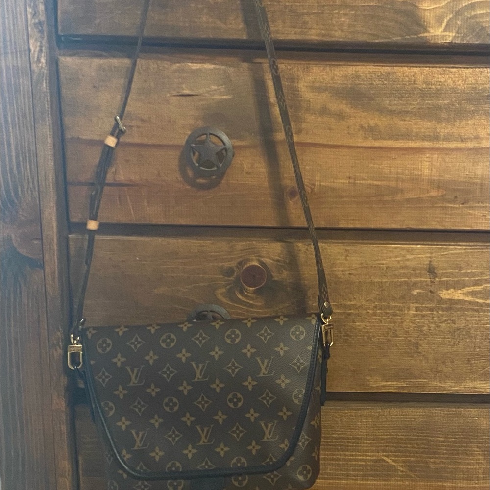 Louis Vuitton Magnetic Messenger with additional adjustable shoulder strap